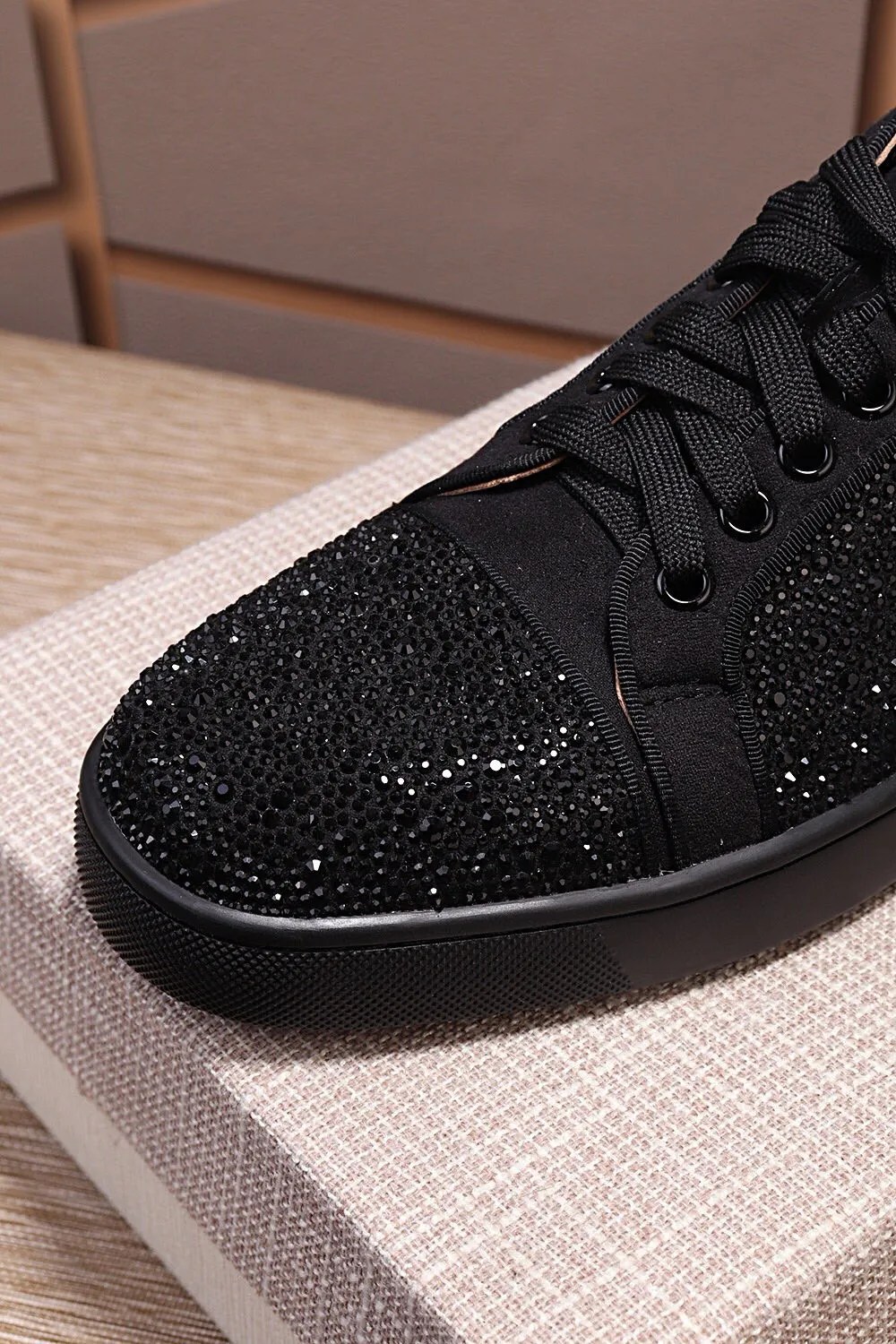 Men's shoes 💰: 460💰christian louboutin (CL red sole shoes) counter hot diamond series, casual sneakers for couples 📢 📢 📢 Exclusive hot style release🎈🎈💪Movable latex feet👻Finished outsole line [Proud]😝Female 35-40# Male 38#-46, global supply😝 [Top version]: Original imported cowhide frosted upper, top original leather lining, original molded TPU outsole, original 1:1 detail processing, original shoe last.